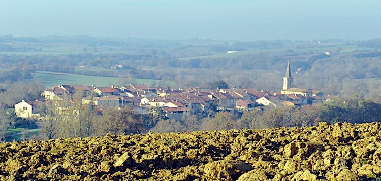 Le village de Touget dans le Gers